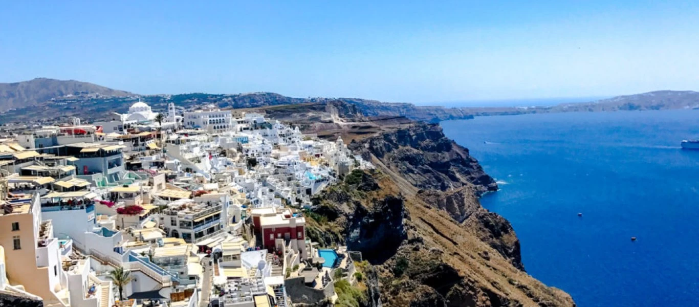 Καθολική απαγόρευση κυκλοφορίας από τις 20:00 έως τις 08:00 το πρωί σε Μύκονο και Σαντορίνη!